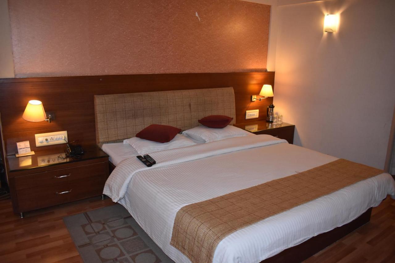 Hotel Royal Highness Ahmadábád Kültér fotó